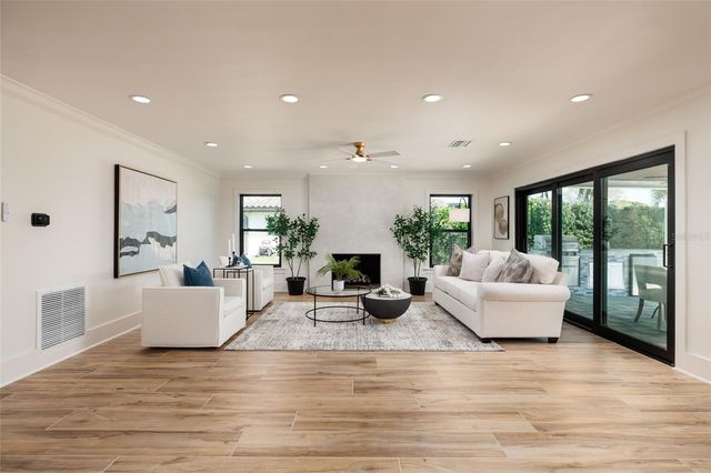 2032 KANSAS AVENUE NE, St Petersburg, FL 33703