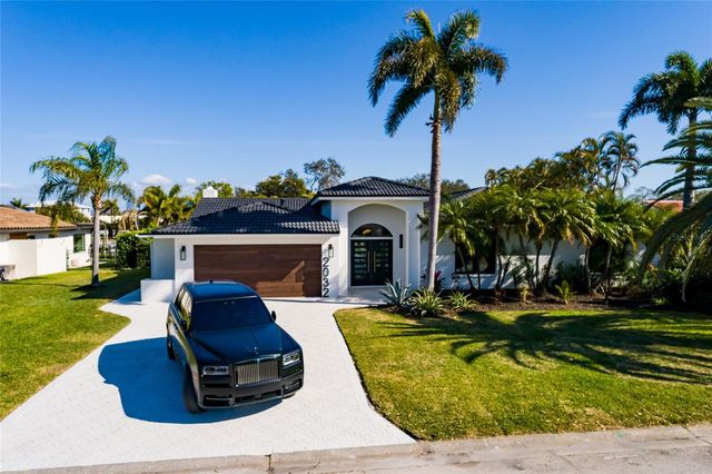 2032 KANSAS AVENUE NE, St Petersburg, FL 33703