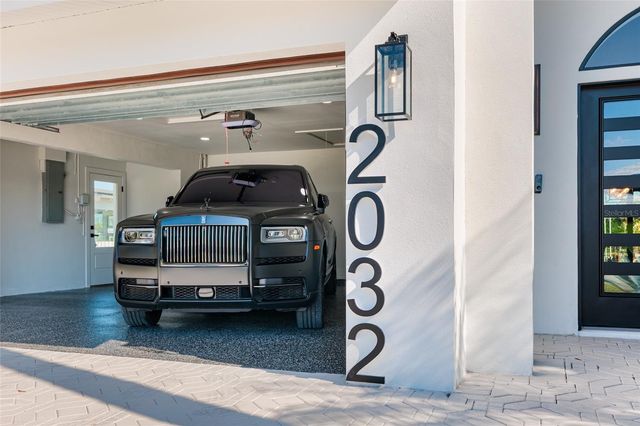 2032 KANSAS AVENUE NE, St Petersburg, FL 33703