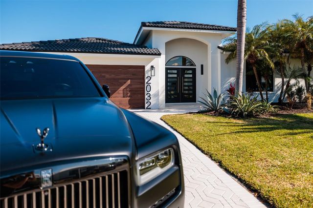 2032 KANSAS AVENUE NE, St Petersburg, FL 33703