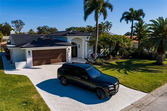 2032 KANSAS AVENUE NE, St Petersburg, FL 33703