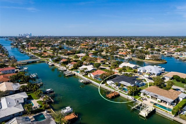 2032 KANSAS AVENUE NE, St Petersburg, FL 33703