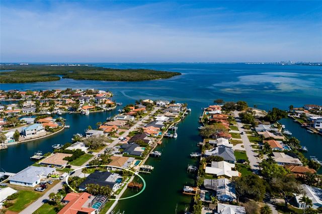 2032 KANSAS AVENUE NE, St Petersburg, FL 33703