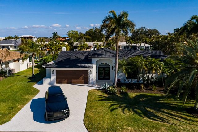 2032 KANSAS AVENUE NE, St Petersburg, FL 33703