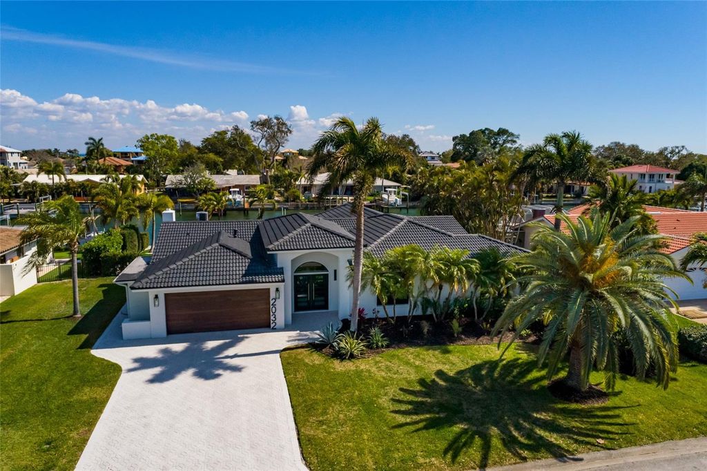 2032 KANSAS AVENUE NE, St Petersburg, FL 33703