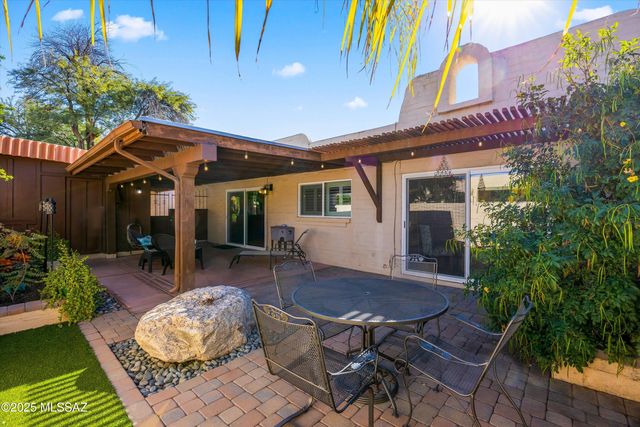 5011 N Pueblo Villas Drive, Tucson, AZ 85704