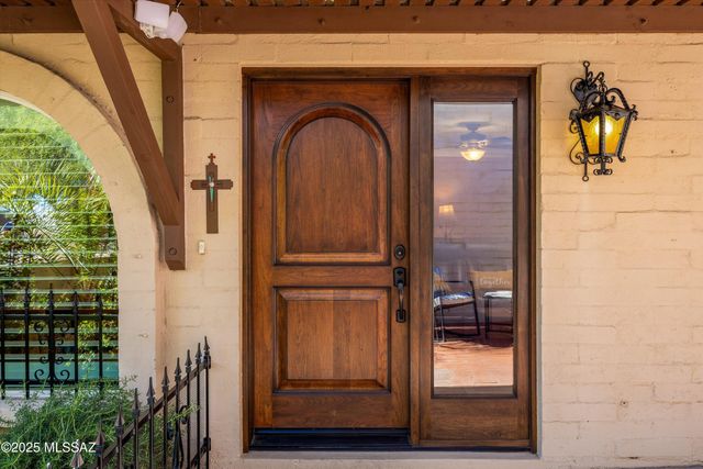 5011 N Pueblo Villas Drive, Tucson, AZ 85704