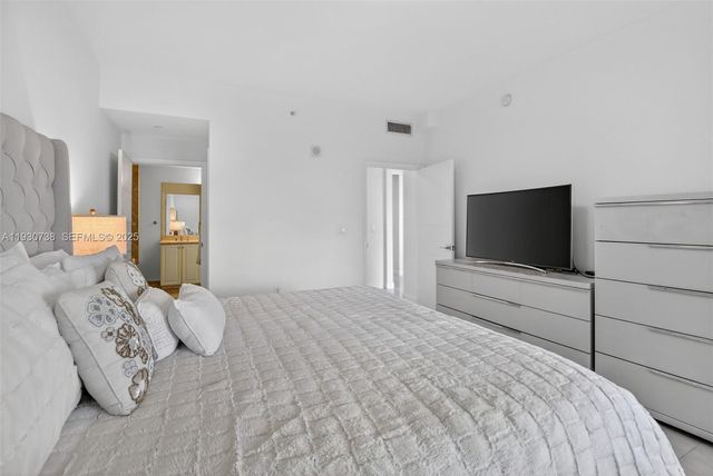 3340 NE 190th St 1101, Aventura, FL 33180