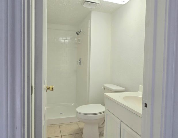 7151 Chasewood Drive, Houston, TX 77489