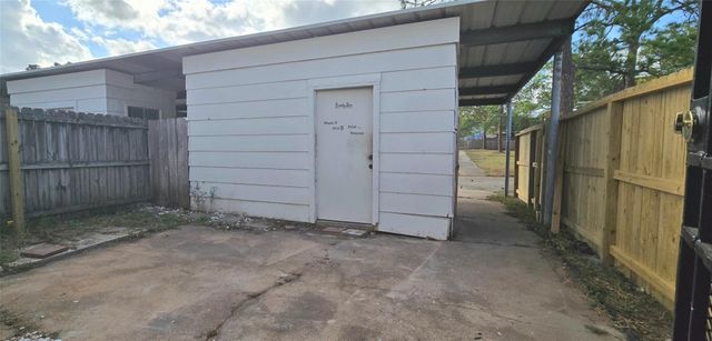 7151 Chasewood Drive, Houston, TX 77489