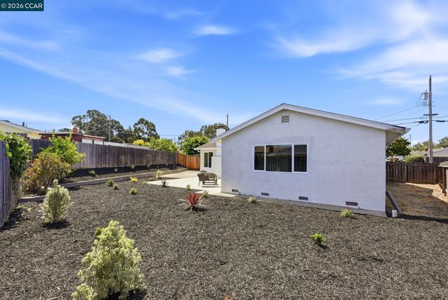 2225 Meadowlark St, San Pablo, CA 94806