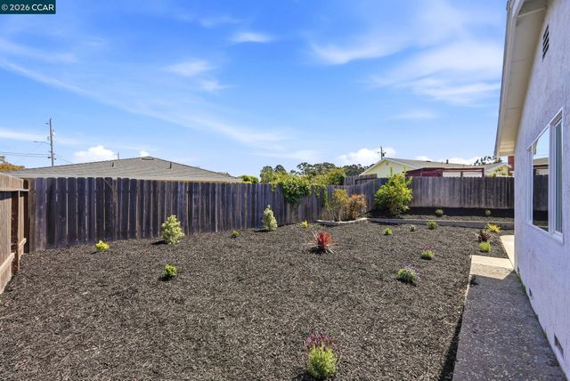 2225 Meadowlark St, San Pablo, CA 94806