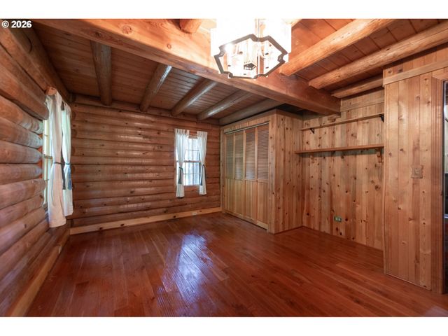 16351 S HATTAN Rd, Oregon City, OR 97045