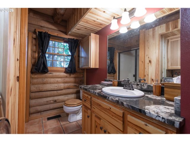 16351 S HATTAN Rd, Oregon City, OR 97045