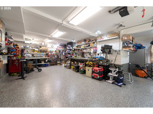 16351 S HATTAN Rd, Oregon City, OR 97045