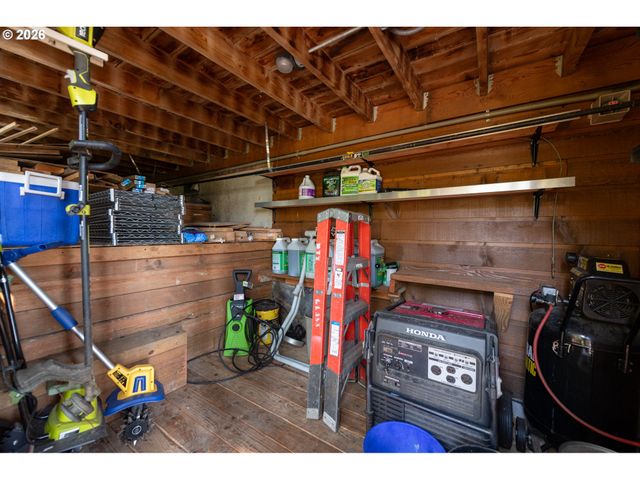 16351 S HATTAN Rd, Oregon City, OR 97045