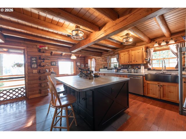 16351 S HATTAN Rd, Oregon City, OR 97045