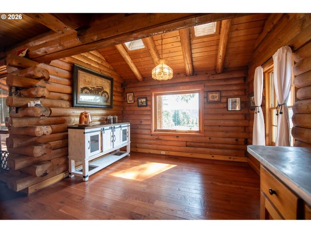 16351 S HATTAN Rd, Oregon City, OR 97045