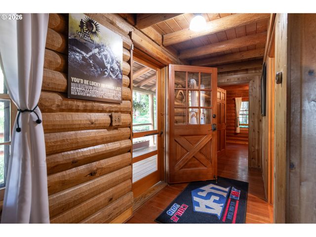 16351 S HATTAN Rd, Oregon City, OR 97045