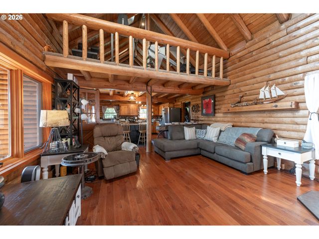 16351 S HATTAN Rd, Oregon City, OR 97045