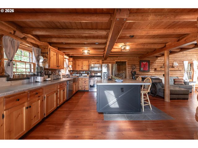 16351 S HATTAN Rd, Oregon City, OR 97045