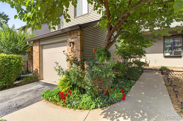 1706 Thorny Briar Drive, Creve Coeur, MO 63146