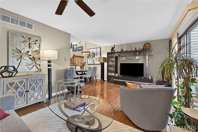 1706 Thorny Briar Drive, Creve Coeur, MO 63146