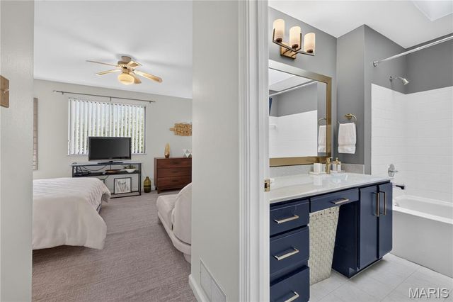 1706 Thorny Briar Drive, Creve Coeur, MO 63146
