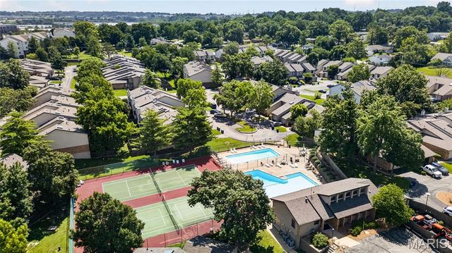 1706 Thorny Briar Drive, Creve Coeur, MO 63146