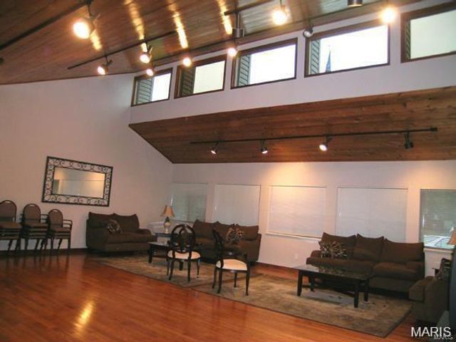 1706 Thorny Briar Drive, Creve Coeur, MO 63146