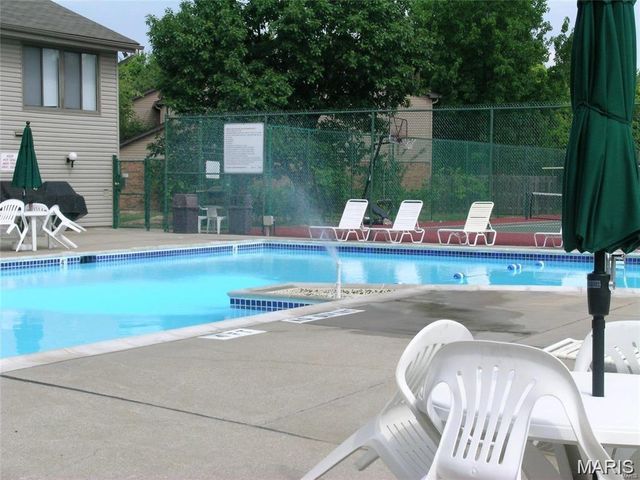 1706 Thorny Briar Drive, Creve Coeur, MO 63146