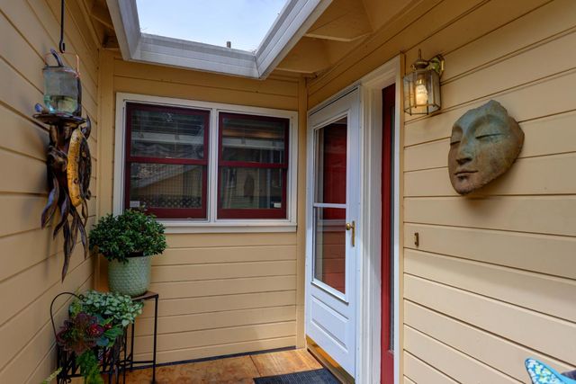 323 Bridge Way, Nevada City, CA 95959