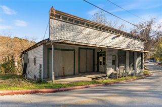 75 Center Street, Eureka Springs, AR 72632