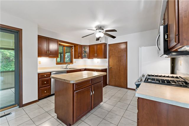 227 Springhouse Drive, Jefferson Hills, PA 15025