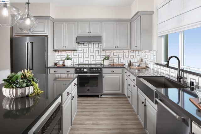 2358 Stanford Street, Alameda, CA 94501