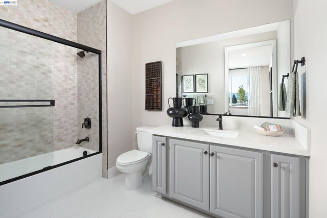 2358 Stanford Street, Alameda, CA 94501