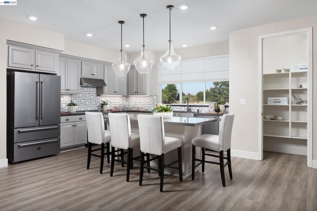 2358 Stanford Street, Alameda, CA 94501