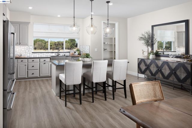 2358 Stanford Street, Alameda, CA 94501
