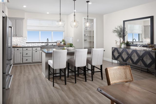 2358 Stanford Street, Alameda, CA 94501