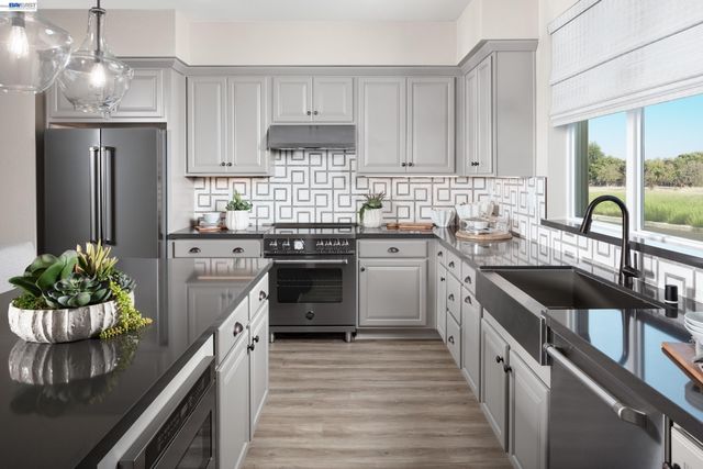 2358 Stanford Street, Alameda, CA 94501