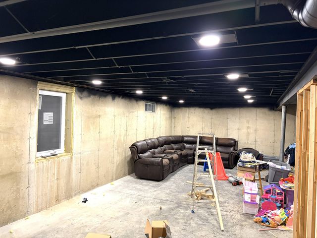 600 Shamrock Lane, Valparaiso, IN 46385