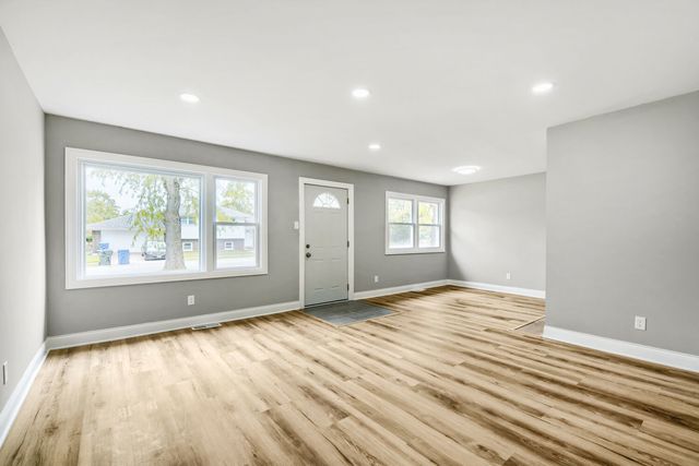 615 W 16TH Place, Chicago Heights, IL 60411