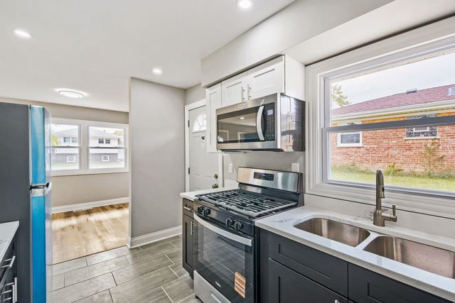 615 W 16TH Place, Chicago Heights, IL 60411