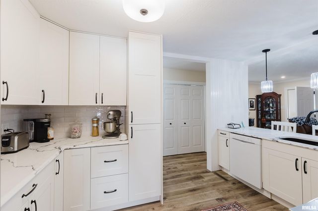 100 Prairie Road, Carterville, IL 62918