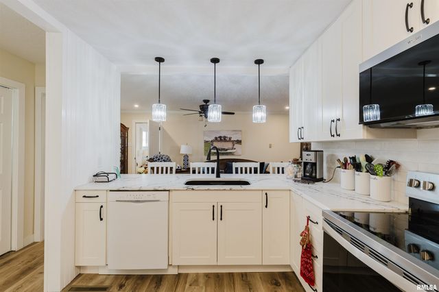 100 Prairie Road, Carterville, IL 62918