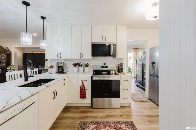 100 Prairie Road, Carterville, IL 62918