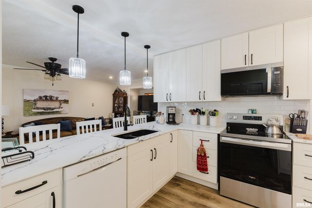 100 Prairie Road, Carterville, IL 62918