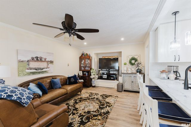 100 Prairie Road, Carterville, IL 62918