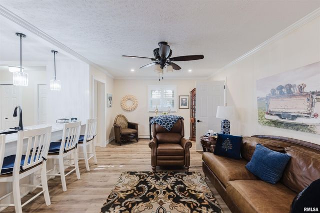 100 Prairie Road, Carterville, IL 62918