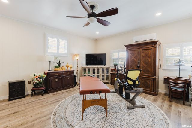 100 Prairie Road, Carterville, IL 62918